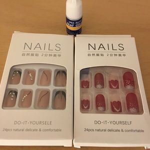 New Bundle Of 48pc Faux Glue on Nails Sparkly Rhinestones With Bottle of Glue